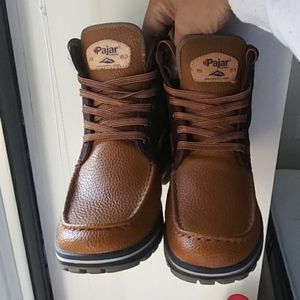 Nwot never worn Pajar boots